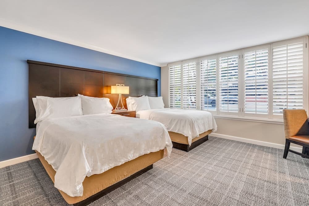 Studio Suite, 2 Double Beds, Accessible, Kitchen (Mobility Roll-In Shower) room photo