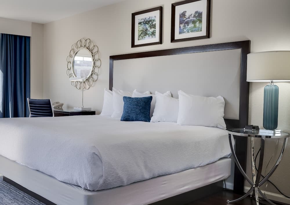 Room, 1 King Bed, Poolside room photo