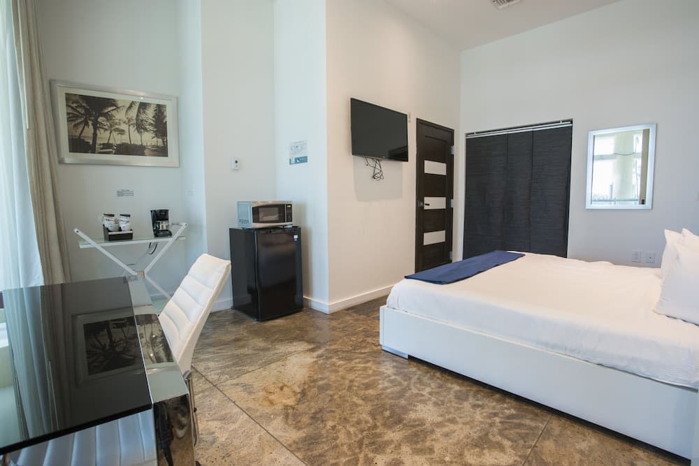 City Studio, 1 King Bed, City View (Ocean, No Sofa Bed) room photo