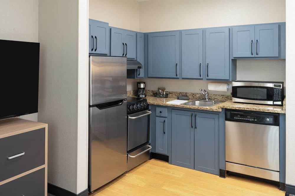 Studio, 1 King Bed, Mobility Accessible (Communications, Accessible Tub) room photo