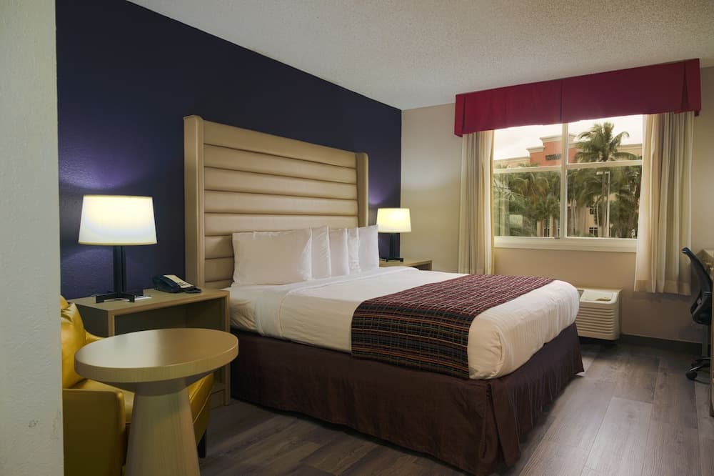 Room, 1 King Bed room photo