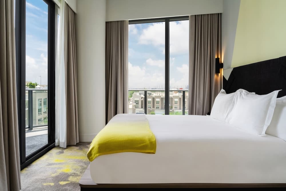 All Access Corner Suite room photo