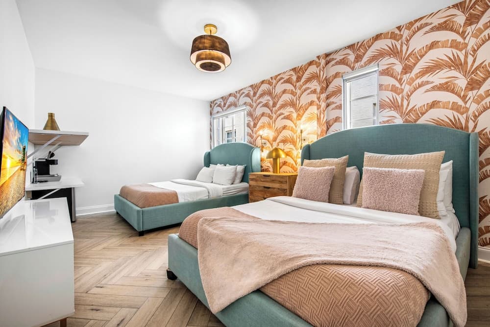 Modern Superior 2 Double Beds room photo