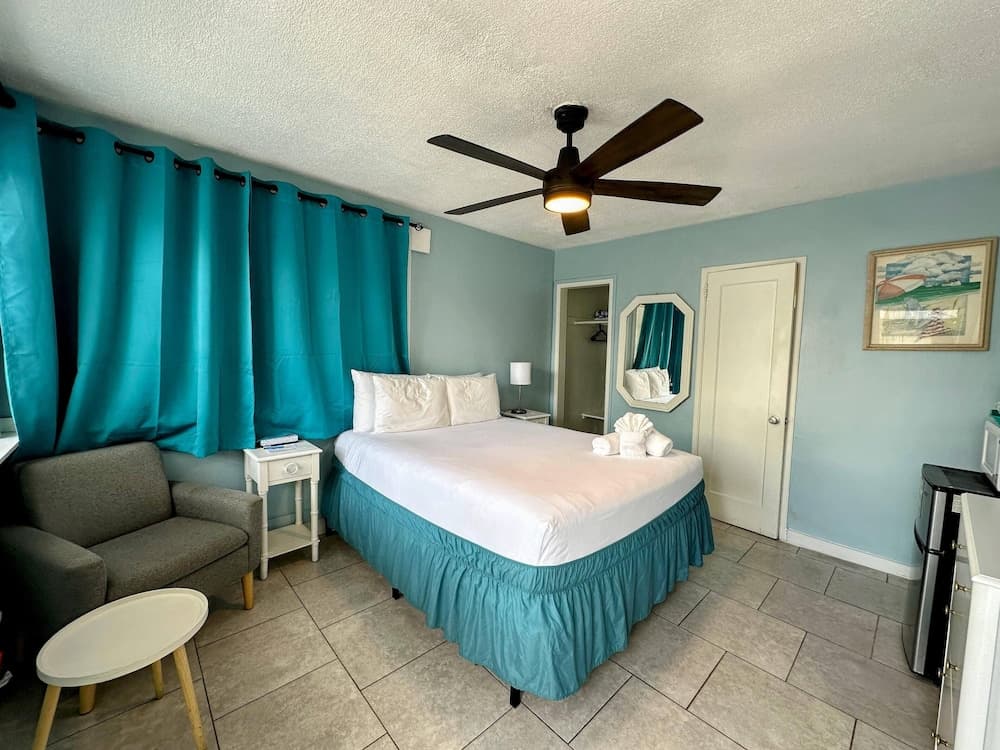 Standard Studio, 1 Queen Bed, Courtyard Area room photo