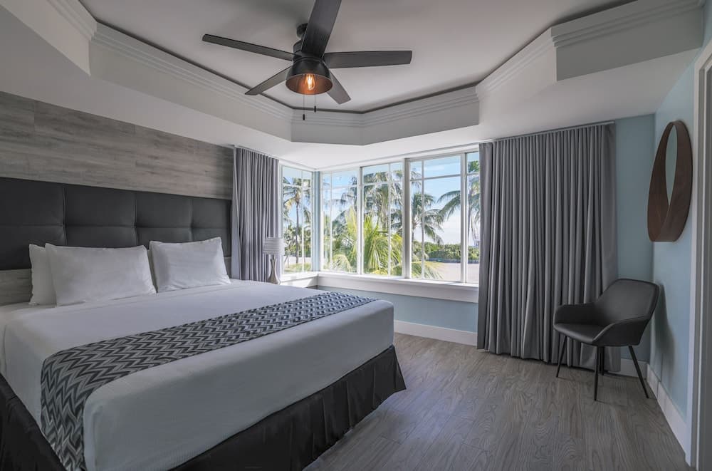 Oceanfront Suite room photo