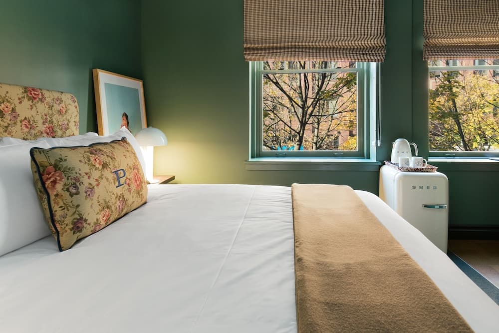 Deluxe Room, 1 Queen Bed (The Queen) room photo