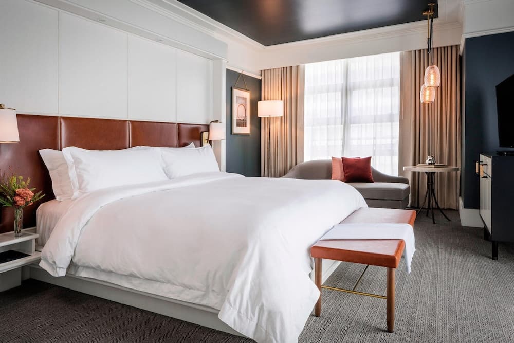Grand Room, 1 King Bed, Corner room photo