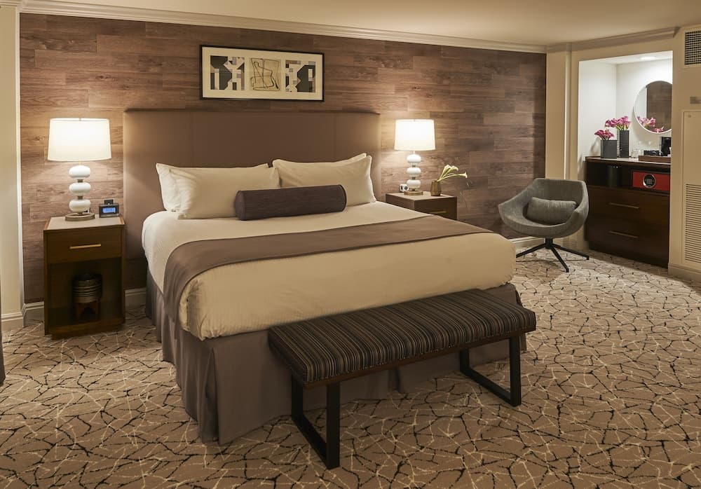 Deluxe Room, 1 King Bed room photo