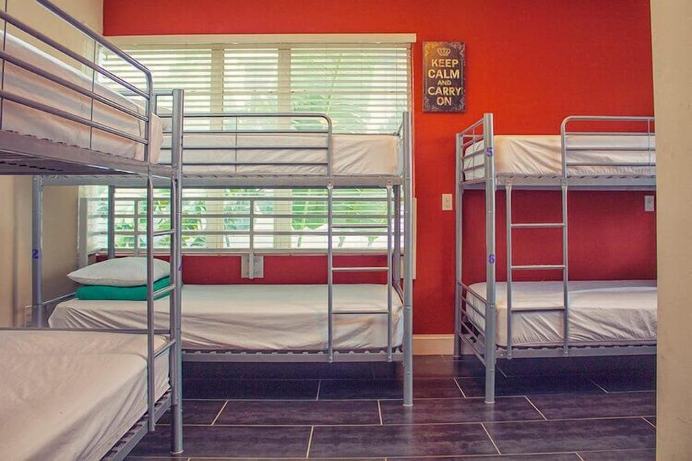 Private room with bathroom, 8 beds room photo