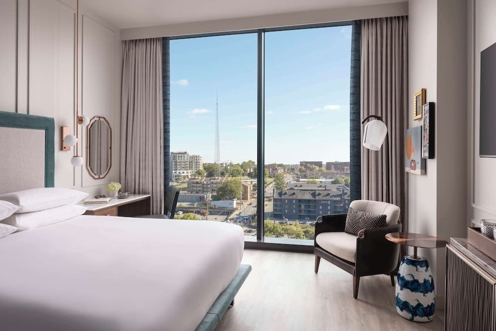 Room, 1 King Bed, Bathtub (Accesible, Broadway View) room photo