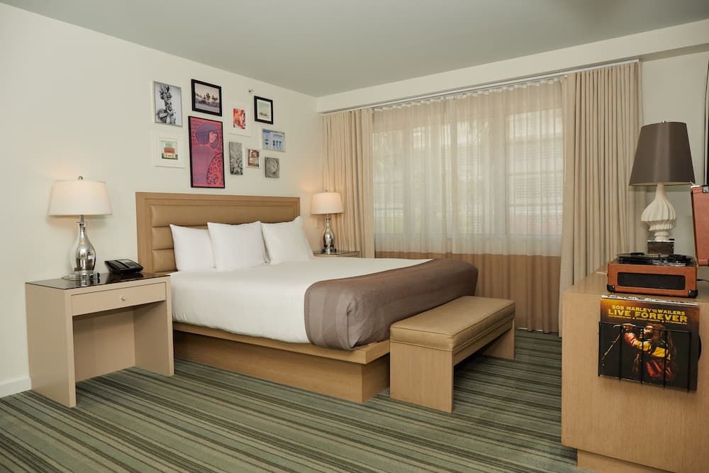 Deluxe Room, 1 King Bed room photo