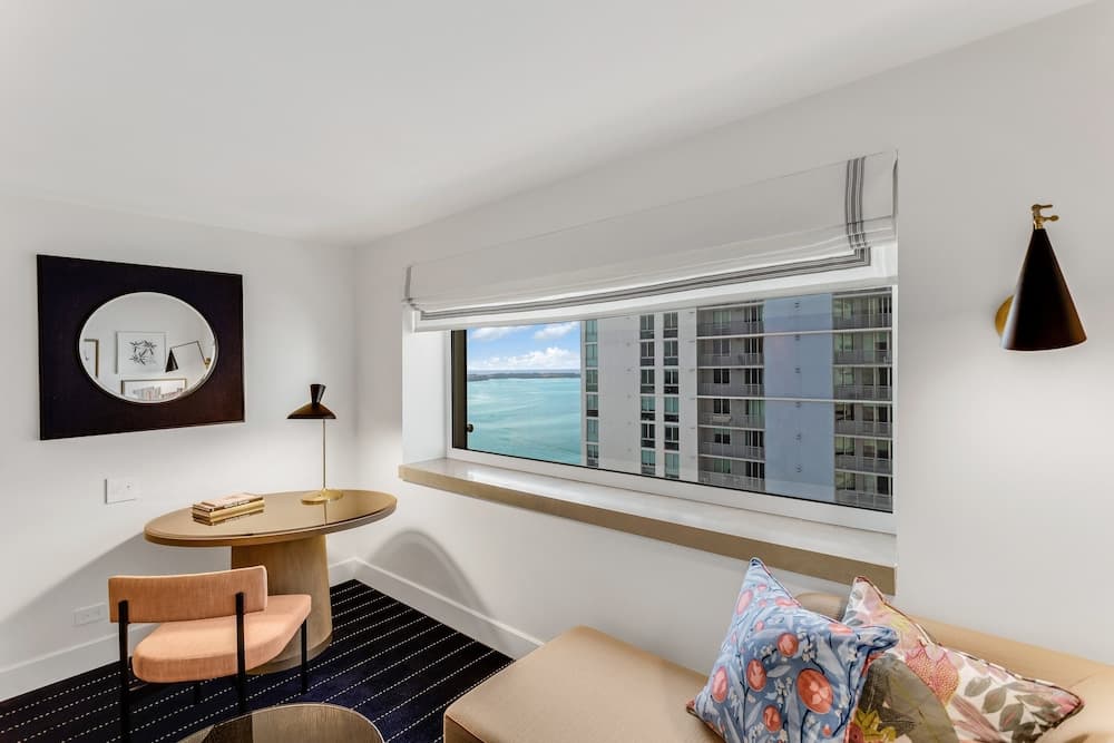 Classic Room, 1 King Bed, Bay View (Partial Bay View) room photo