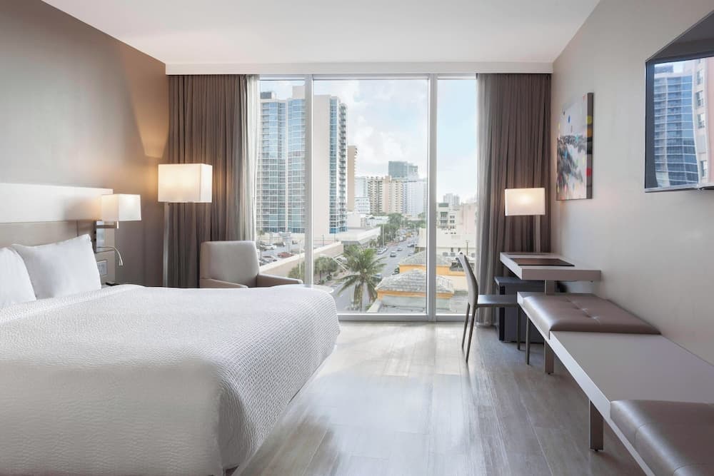Standard Room, 1 King Bed room photo