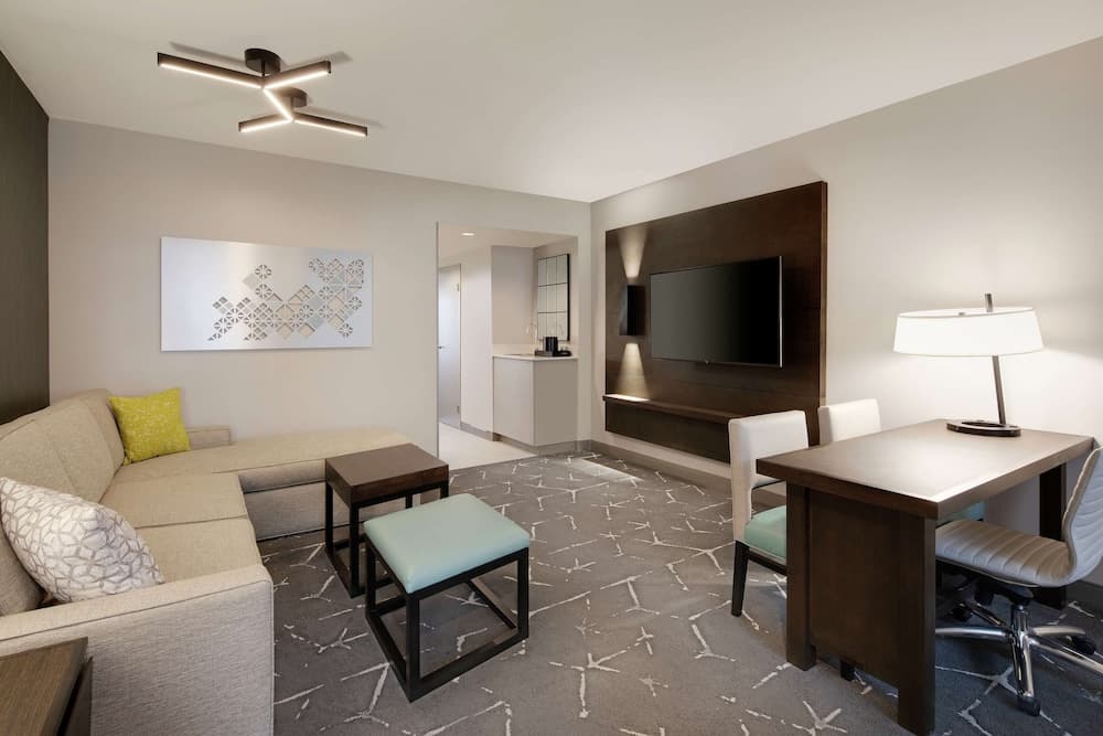 Suite, 1 King Bed, Accessible (Hearing) room photo