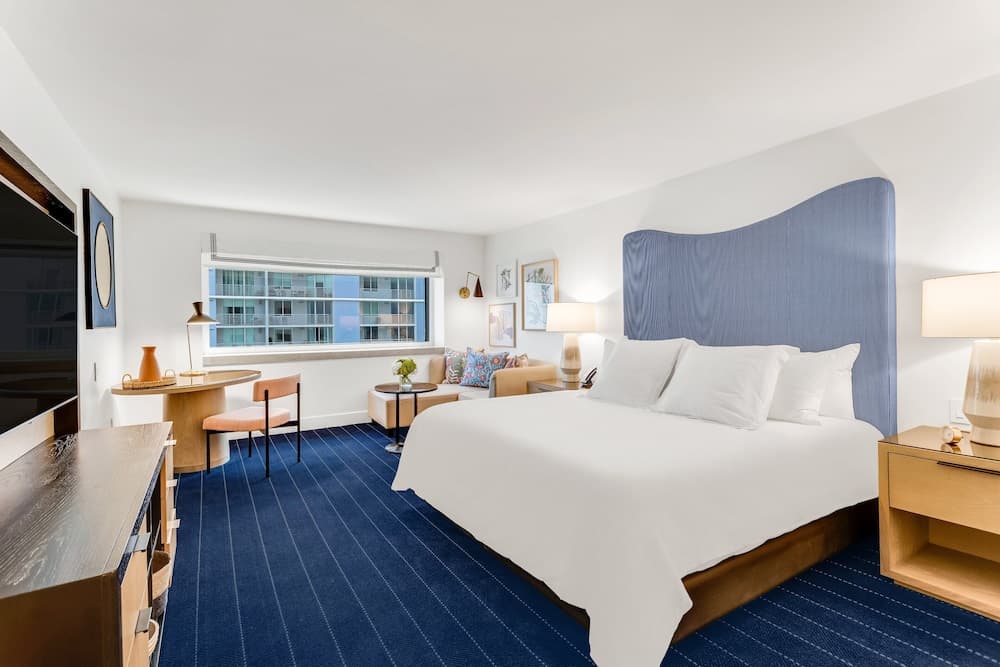 Classic Room, 1 King Bed (Skyline View) room photo