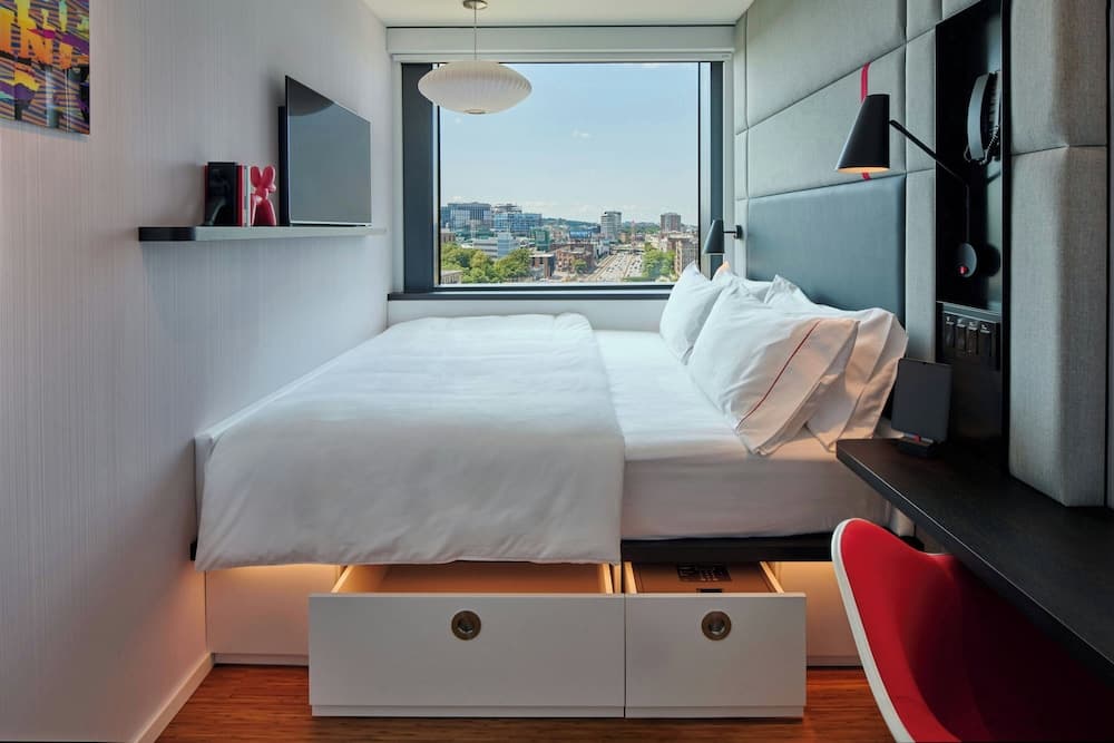 Premium Room, 1 King Bed (View) room photo