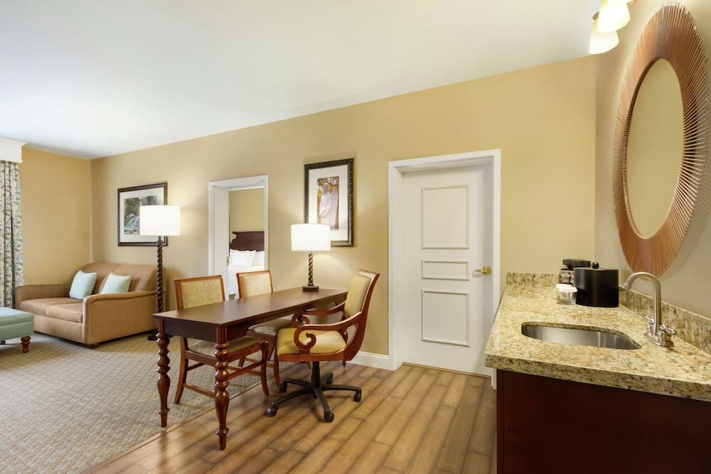 Suite, 1 King Bed, Accessible (Hearing) room photo