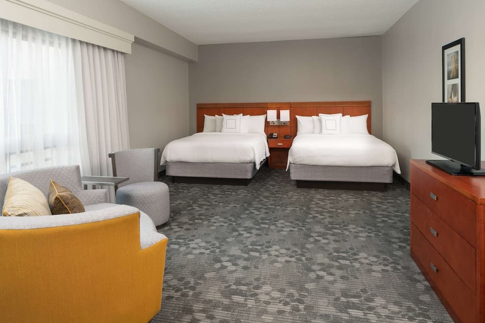 Suite, Multiple Beds, Balcony, Pool View (One Bedroom) room photo