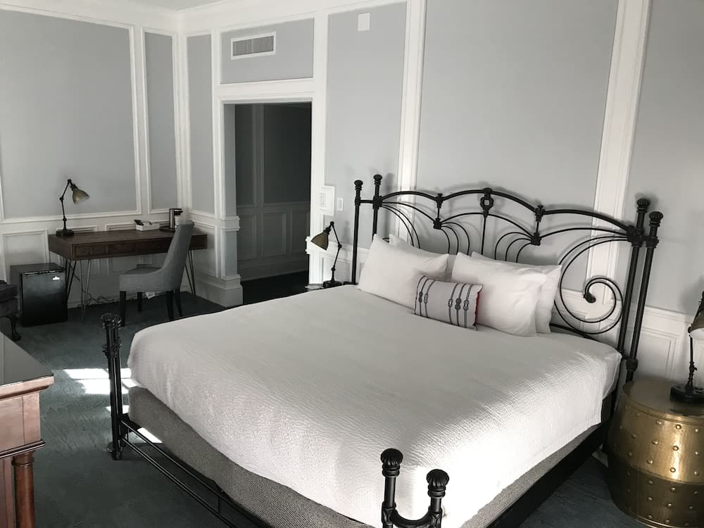 Standard Room, 1 King Bed, Accessible, Historic View room photo