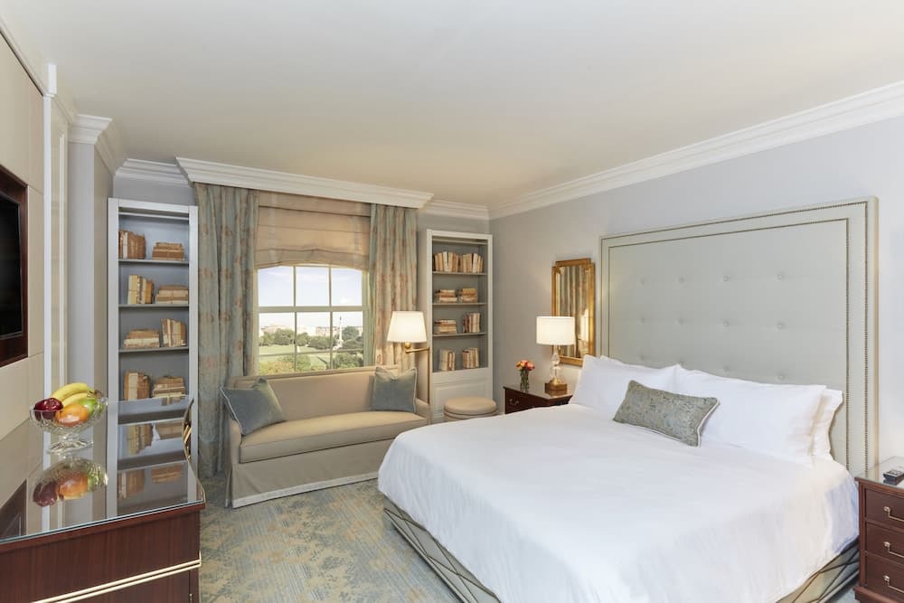 Premier Room, 1 King Bed room photo