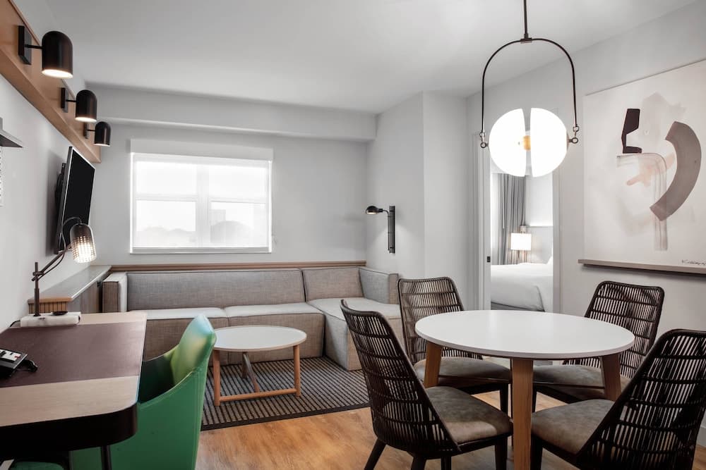 Suite, 1 Bedroom room photo