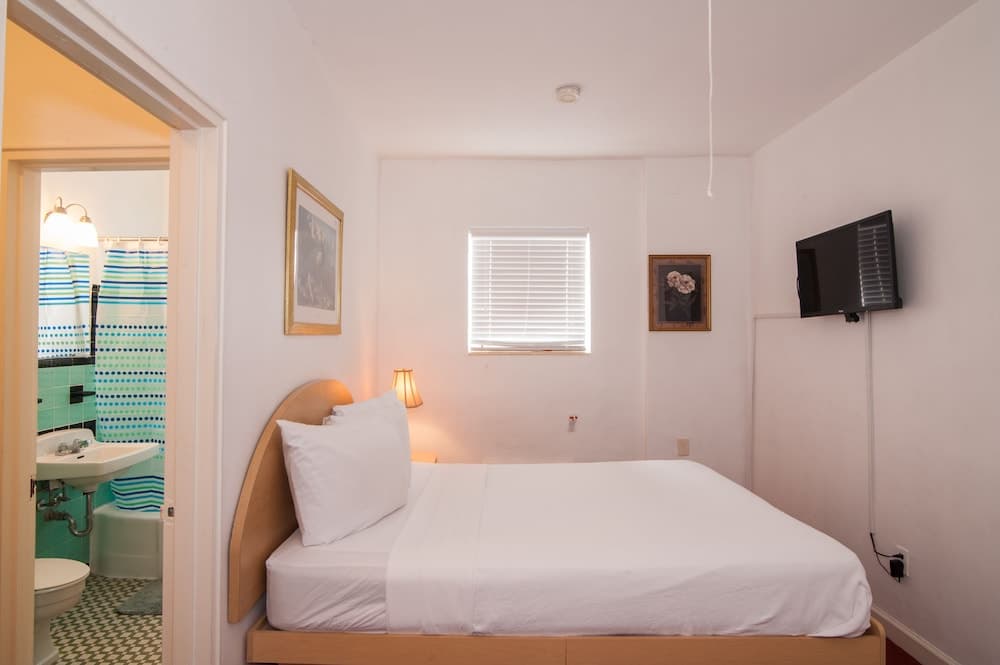 Standard, One Queen Bed room photo