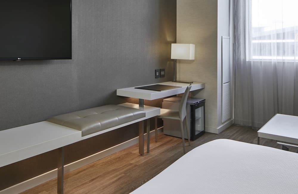 Room, 1 King Bed with Sofa bed (Mobility Accessible, Roll-In Shower) room photo