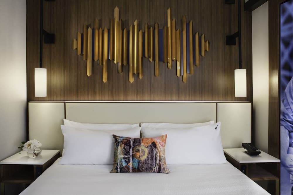 Superior Room, 1 King Bed room photo