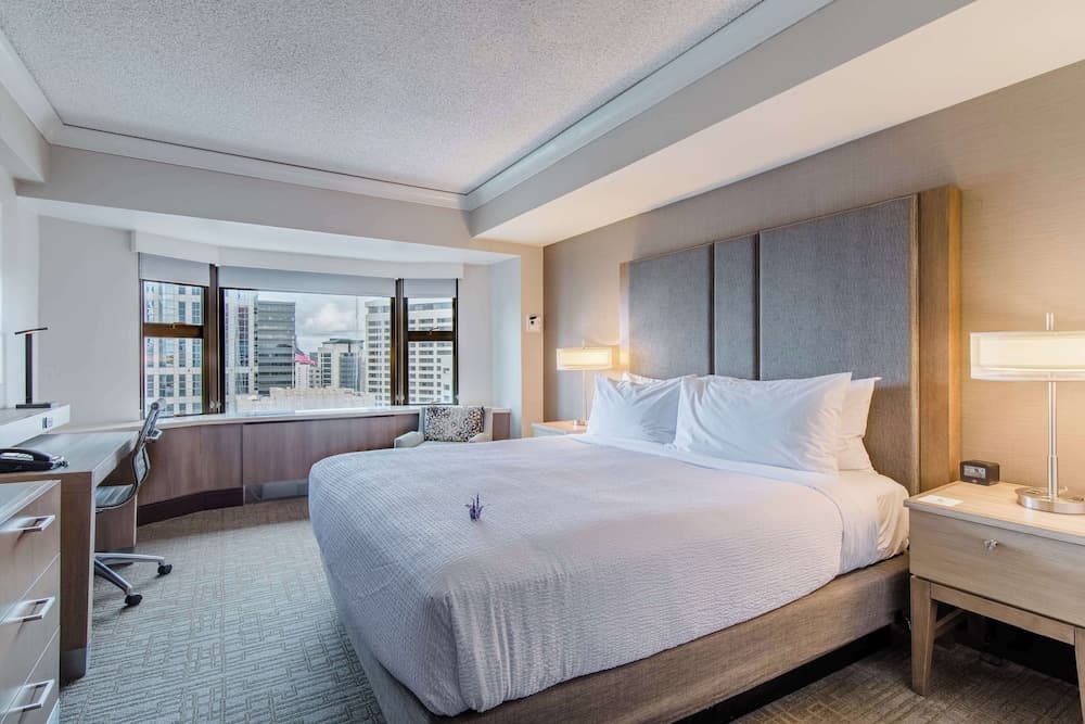 Room, 1 King Bed, Club Lounge Access, City View room photo