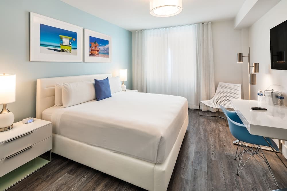 Deluxe Balcony Room 1 King Bed room photo