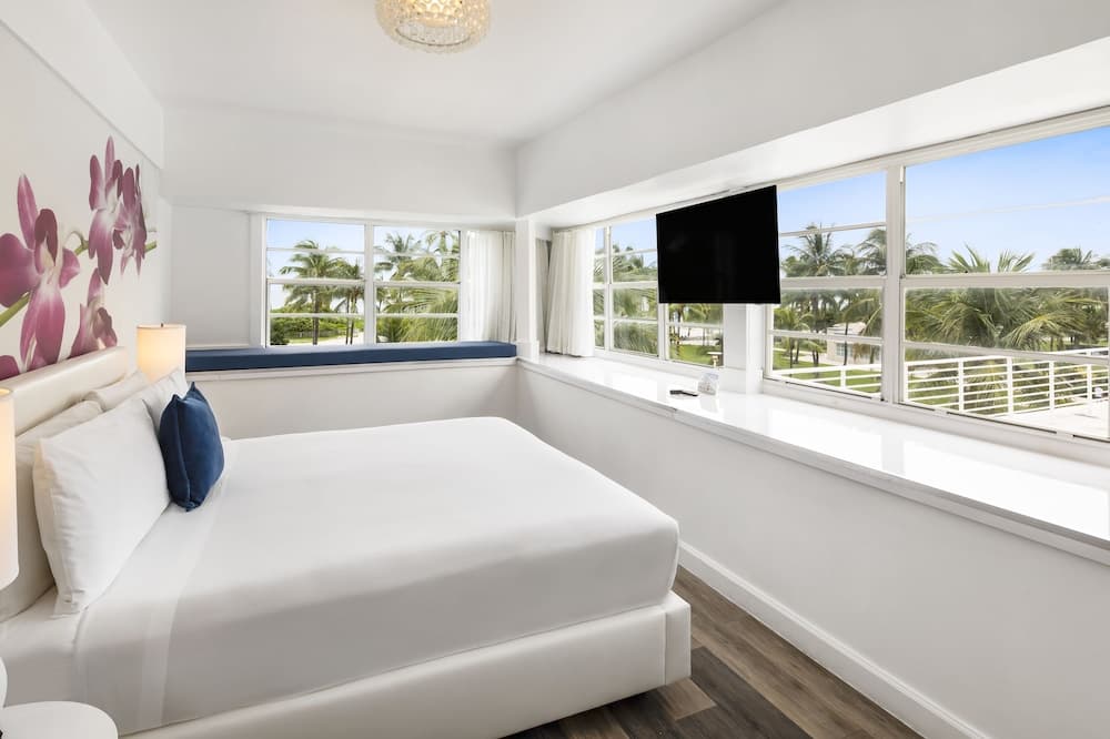 Ocean Corner Room 1 King Bed room photo