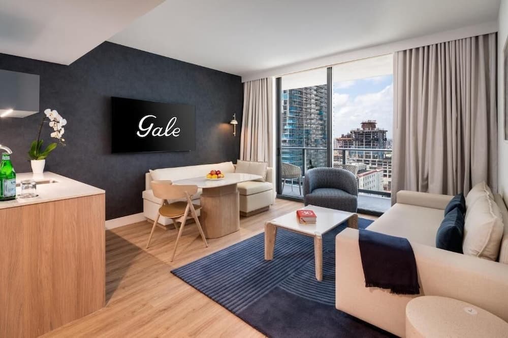 Partial Waterview One Bedroom Suite with Balcony room photo