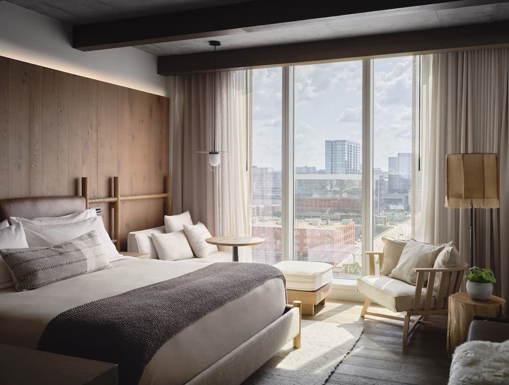 City Room, 1 King Bed room photo