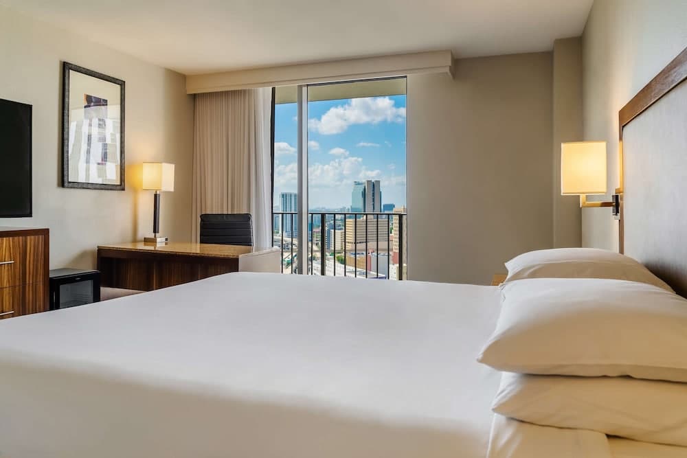 Room, 1 King Bed, Accessible, Bathtub room photo