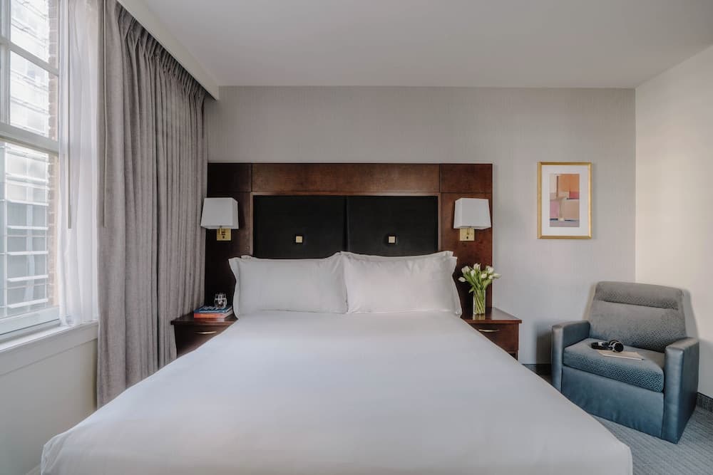 Club Room, 1 Queen Bed room photo