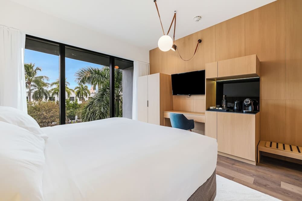 Deluxe King room photo