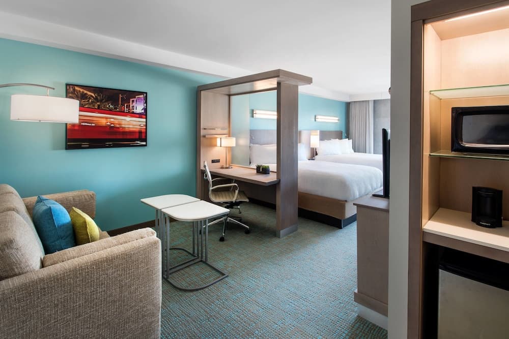 Studio Suite, Multiple Beds room photo