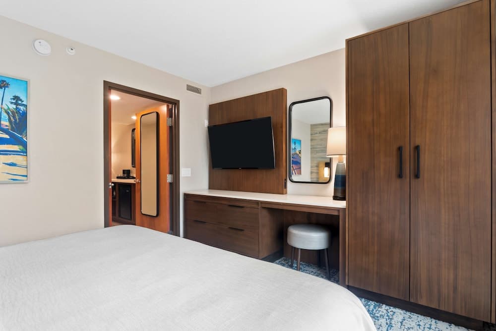 Suite, 1 King Bed, Non Smoking room photo