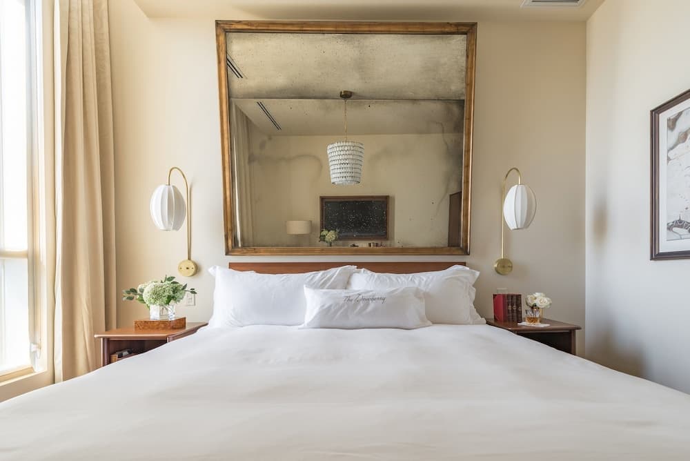 Signature Room, 1 King Bed (ADA) room photo
