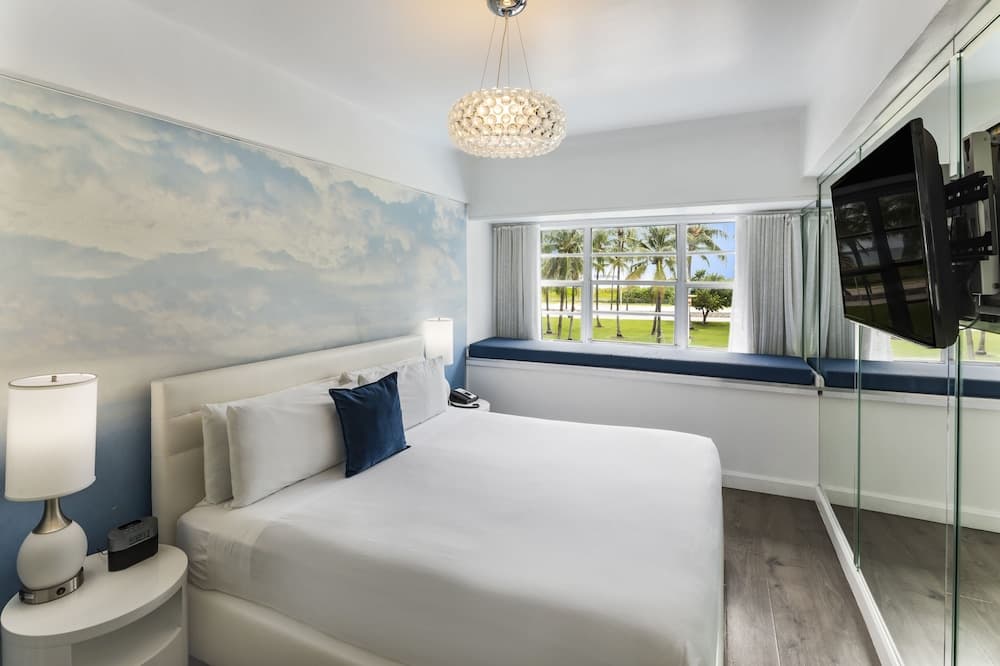 Ocean Front Room 1 King Bed room photo