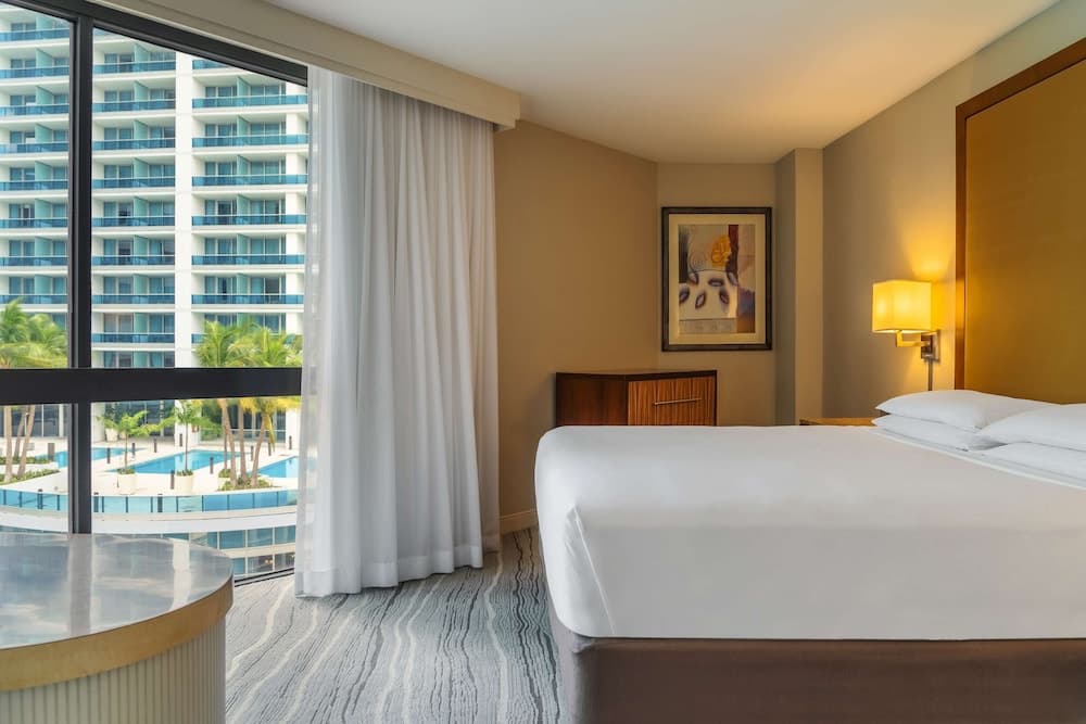 Panoramic Suite, 1 King Bed room photo