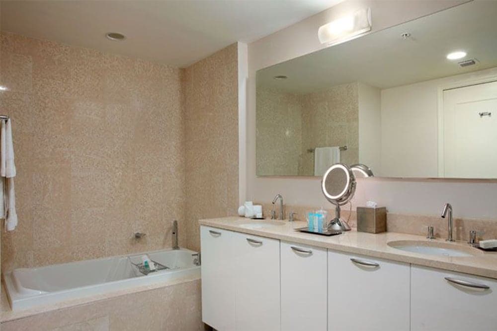 Suite, 1 King Bed, Accessible, Ocean View (Hearing) room photo