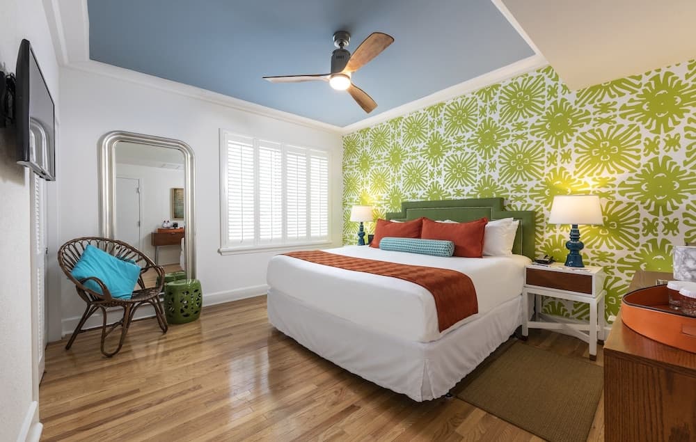 Standard Room, 1 Queen Bed, Courtyard View (Communications) room photo