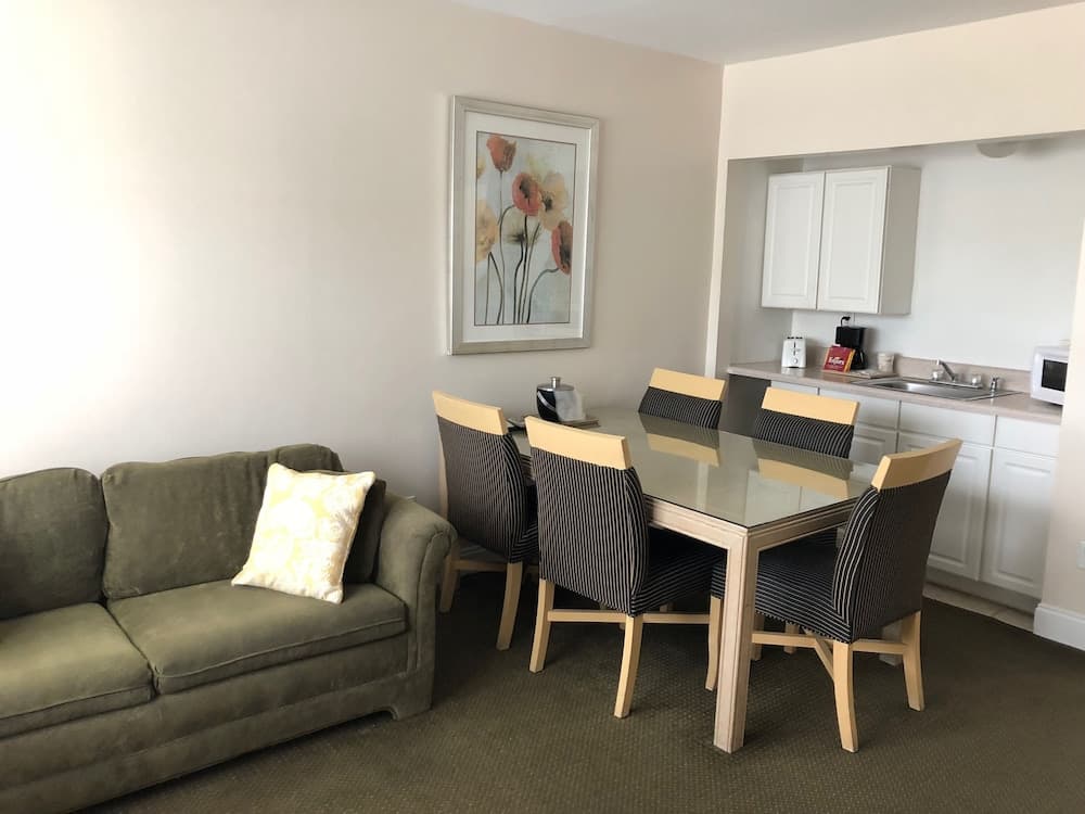 2 Bedrooms Suite room photo