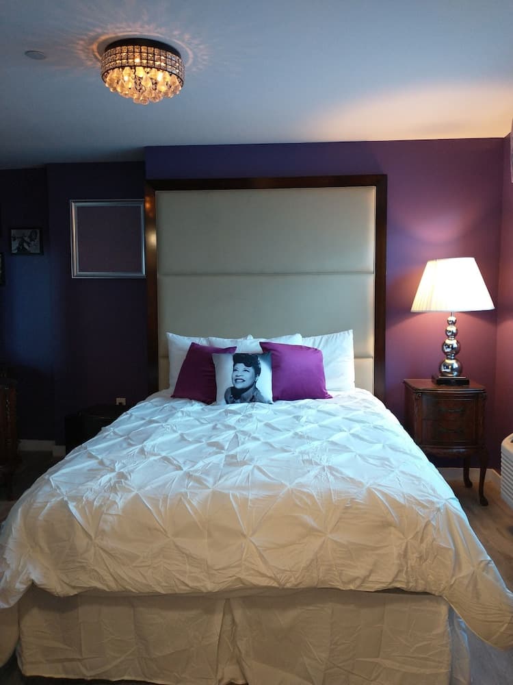 Comfort Single Room, 1 Queen Bed room photo