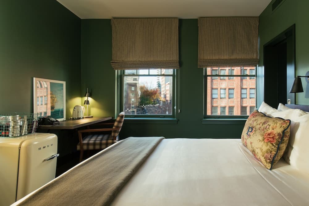 Deluxe Room, 1 Queen Bed (The Deluxe Queen) room photo