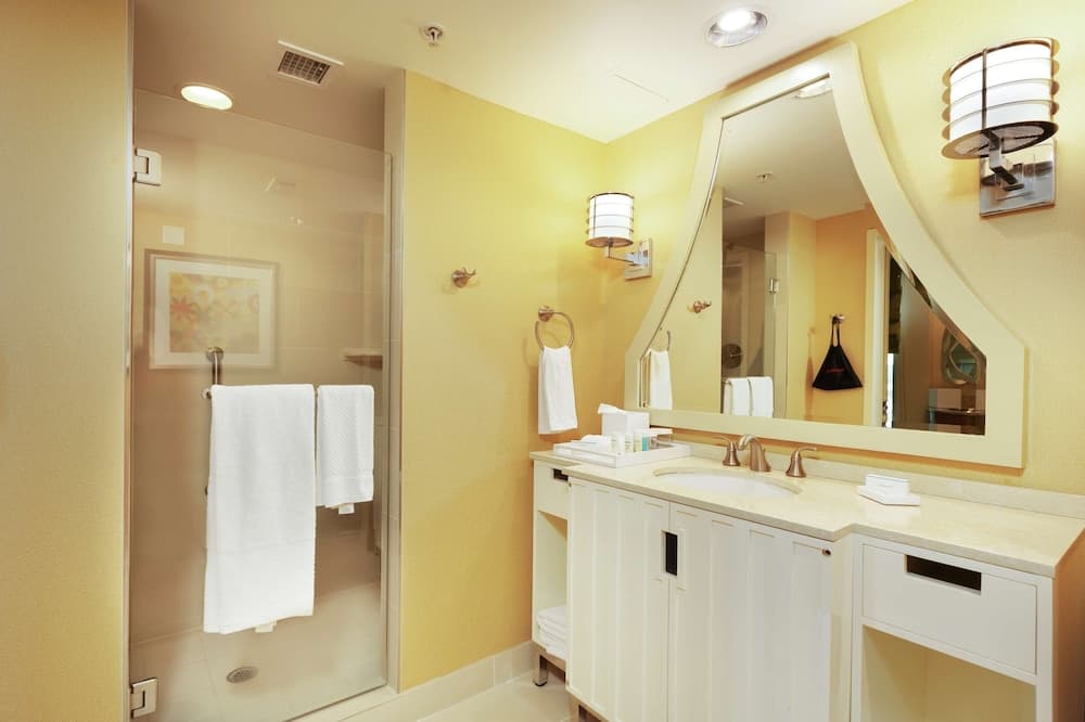 2 Room Suite 2 Queen Beds room photo