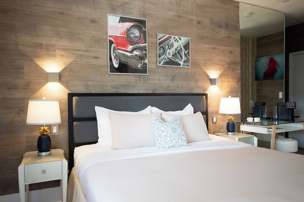 Premium Single Room, 1 King Bed room photo