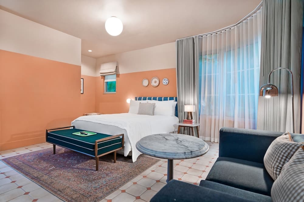 Studio, 1 Queen Bed room photo