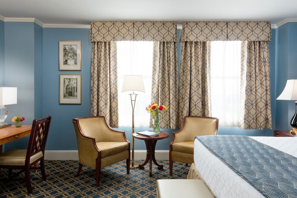Deluxe Room, 1 King Bed room photo
